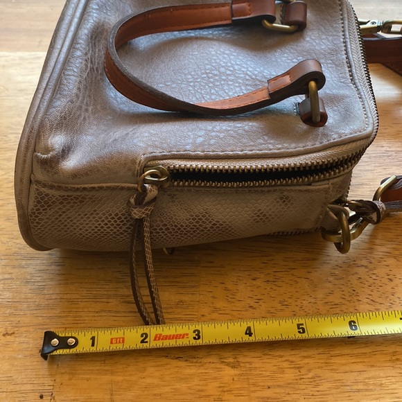 Street Level light tan Crossbody purse - Picture 8 of 8